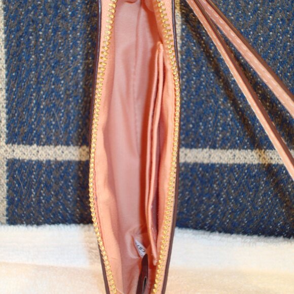 Coach Corner Zip Wristlet with Mystical Floral Print EXCELLENT CONDITION! - Picture 9 of 12